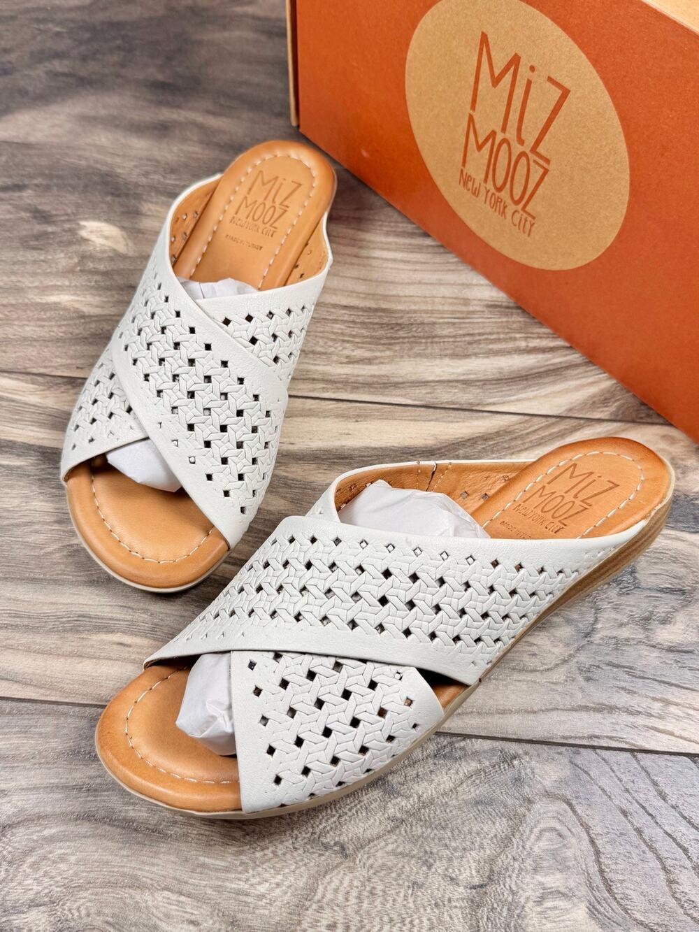 NIB Miz Mooz Jaylene 39 8.5-9 Crossover Slide Leather Sandals Cream